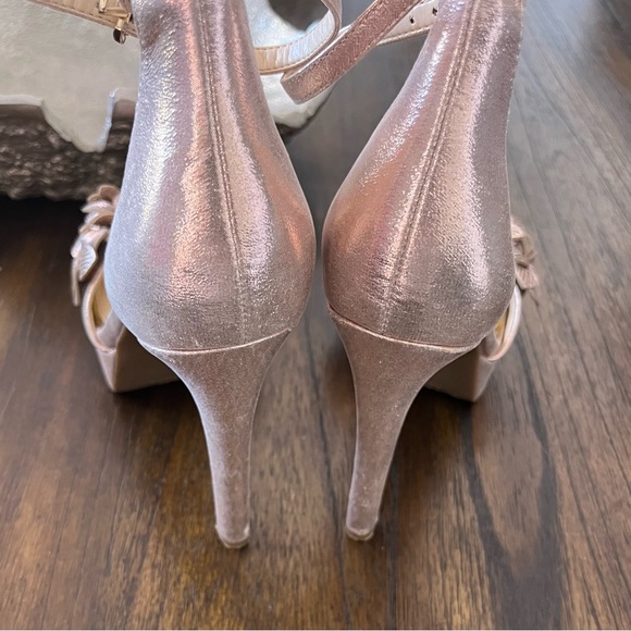 Gorgeous high heel’s Pre owned in perfect condition - Picture 3 of 3